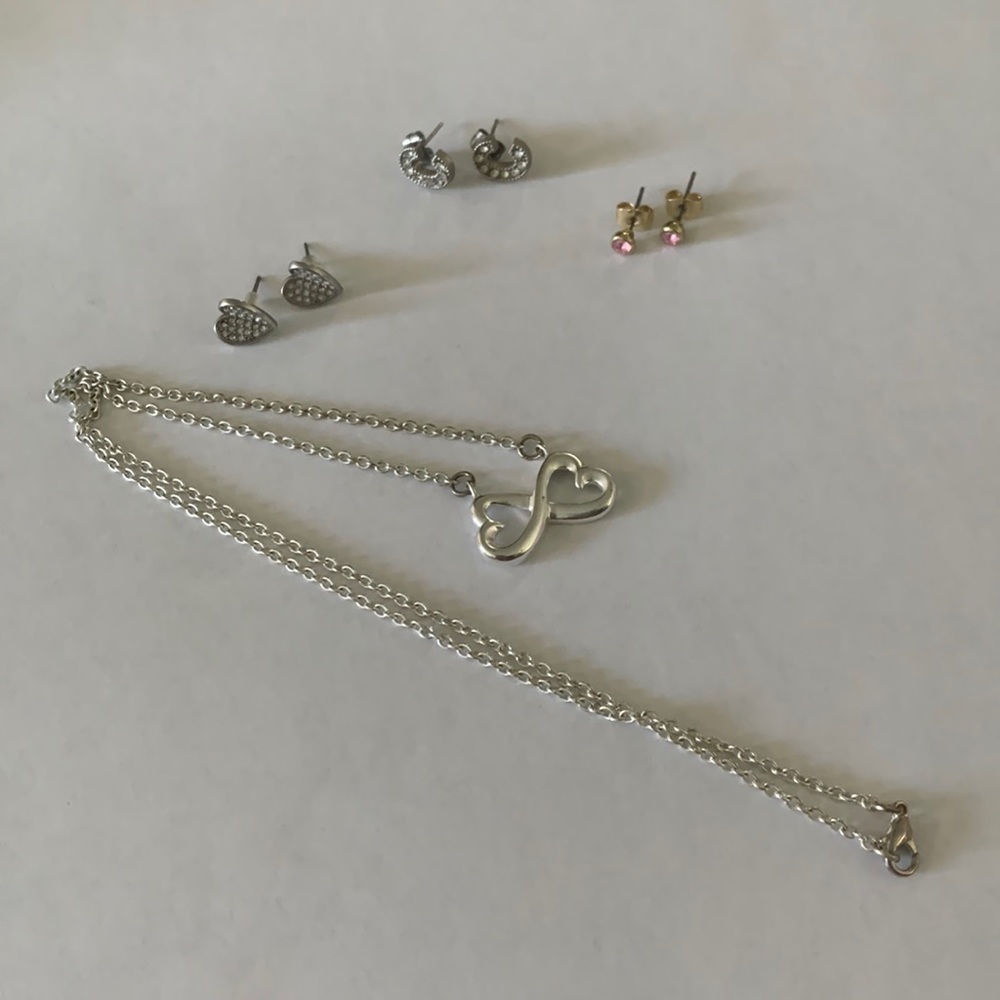 Necklace and earring set